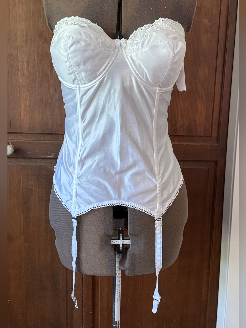 Goddess 710 White Satin Underwire Boned Bustier Corset Embroidery Gar. Clips 36D